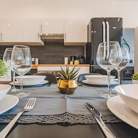 Stuart Elegance With Cathedral View, Ideal For Families Διαμέρισμα