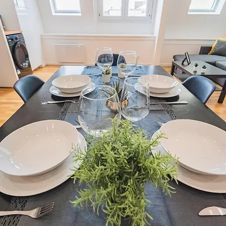 Stuart Elegance With Cathedral View, Ideal For Families