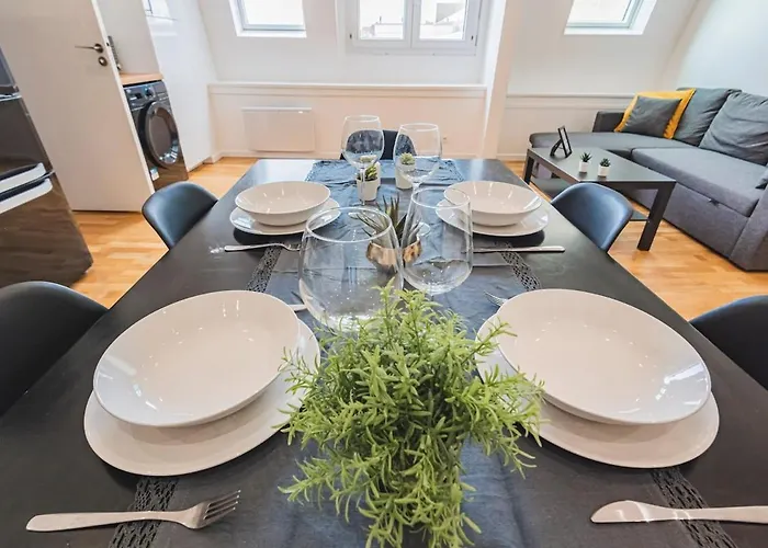 Stuart Elegance With Cathedral View, Ideal For Families