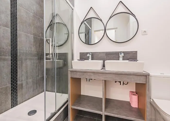 Stuart Elegance With Cathedral View, Ideal For Families Reims